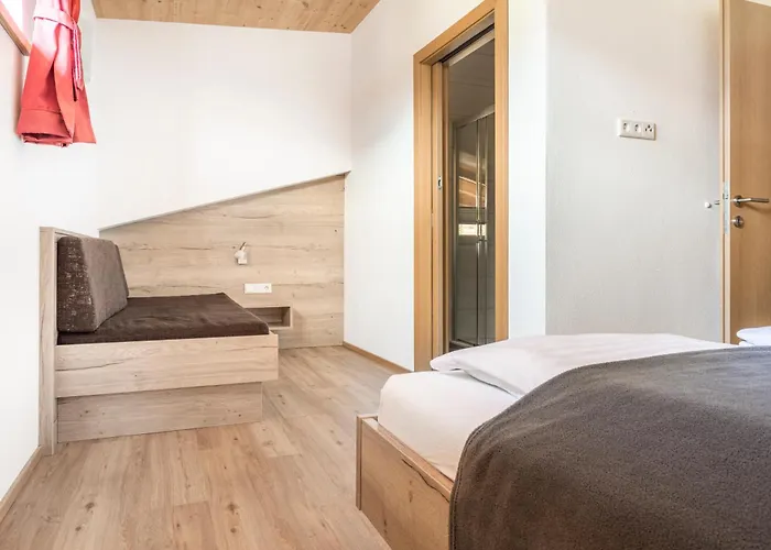 Hansenbauer * סאלפלדן אם שטיינרן מיר